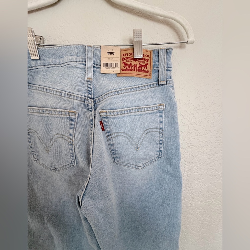 Levi’s high-waisted mom jeans - Picture 4 of 5